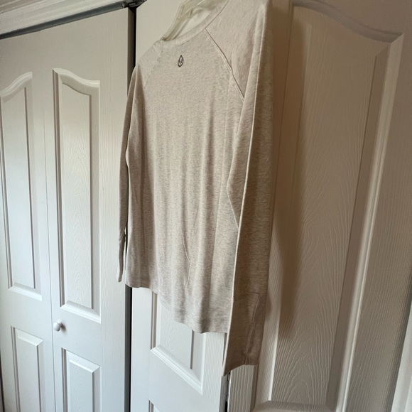 TASC Performance White Heather Scoop Neck Long Sleeve Workout Top Size Small - Picture 4 of 7